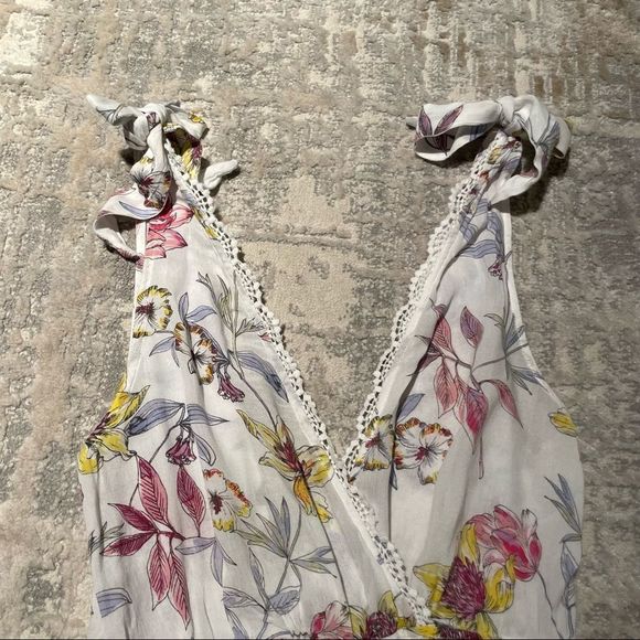 La Hearts Floral Plunge Low Back Romper - Picture 4 of 11